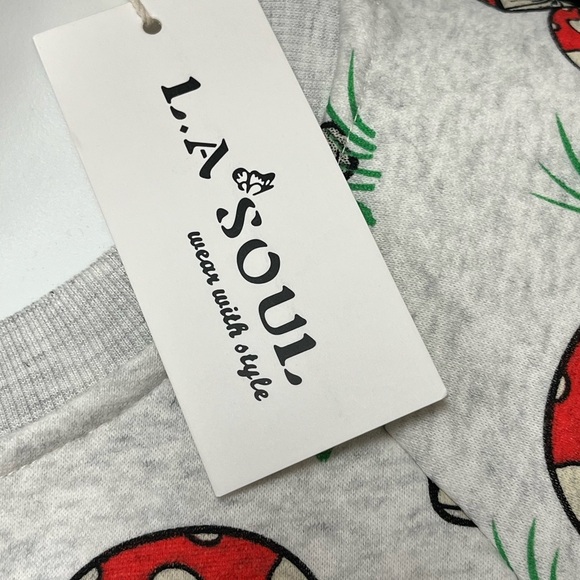 Plus Graphic crew neck sweatshirt NWT 🍄🍄 - Picture 3 of 3